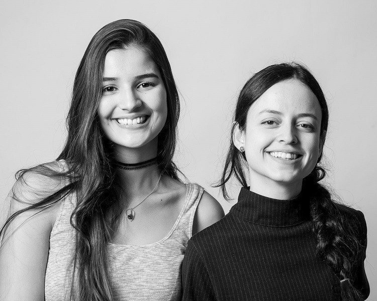 Alejandra Aranzazu Ceballos y Angela María Muñoz, autoras del proyecto "Oí, escuchá un cuento"