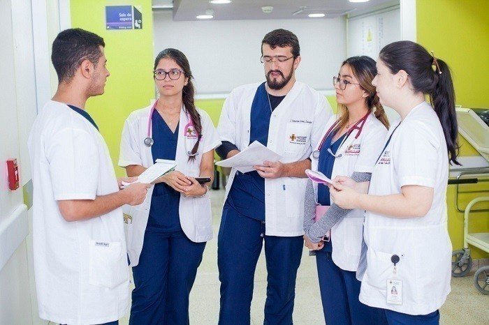 Certificación clínica como hospital universitario