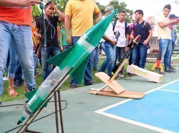 Competencia de Cohetes propulsados por agua y aire comprimido