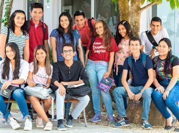 Estudiantes de los programas de pregrado becados por Pa