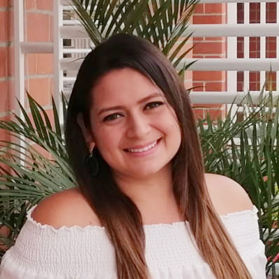 Diana Marcela Salgado Grajales, becada de Administración de Empresas 