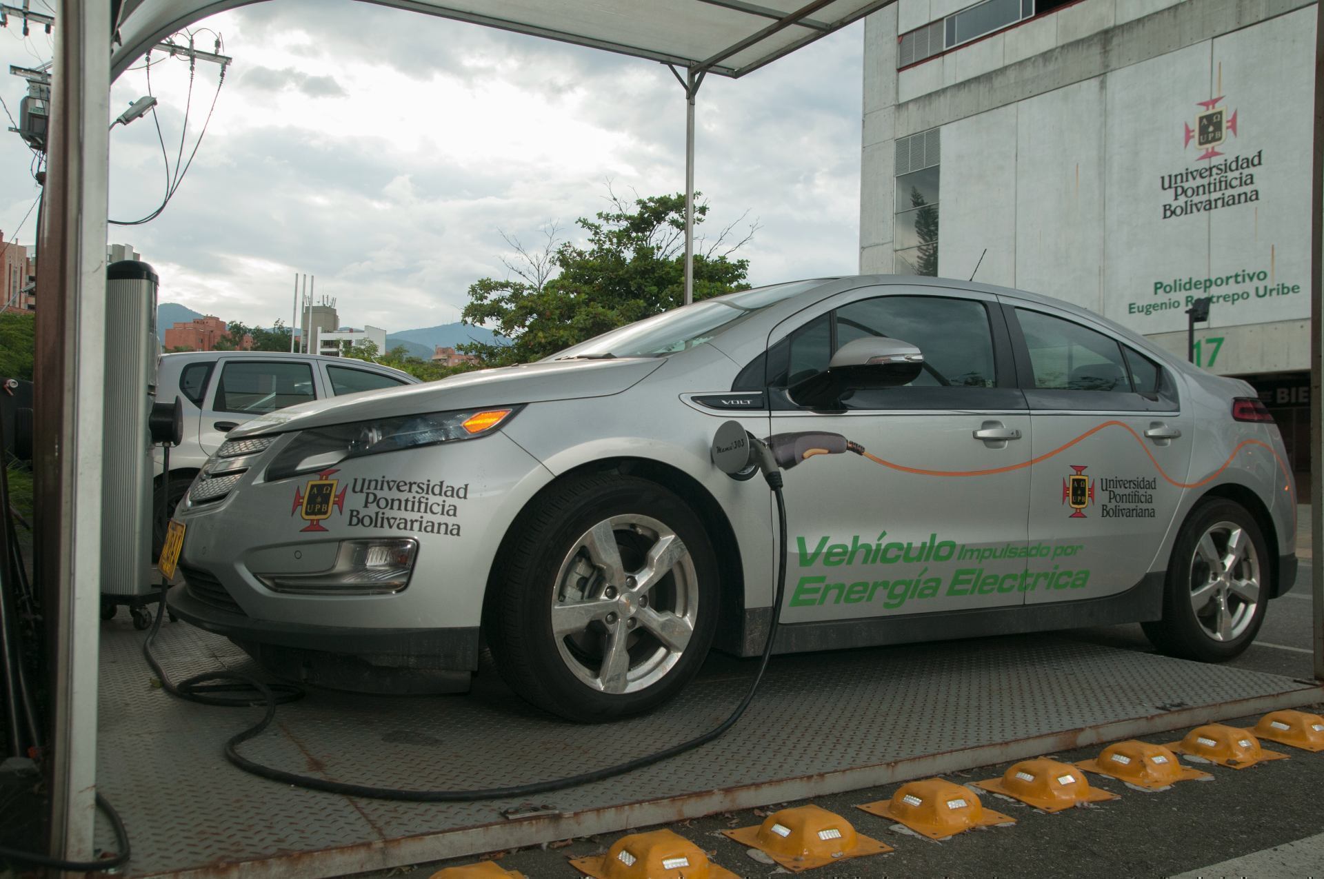 Vehículo impulsado con energía eléctrica 