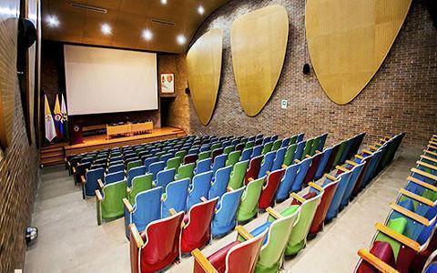 Interior del auditorio Juan Pablo II