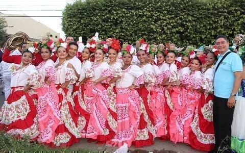 Comparsa de la UPB Montería en la Parada Folclórica