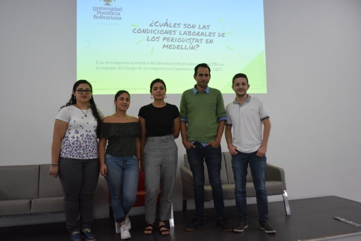 Algunos integrantes del Laboratorio de Periodismo UPB. En el centro, Joaquín Gómez, coordinador de la investigación.