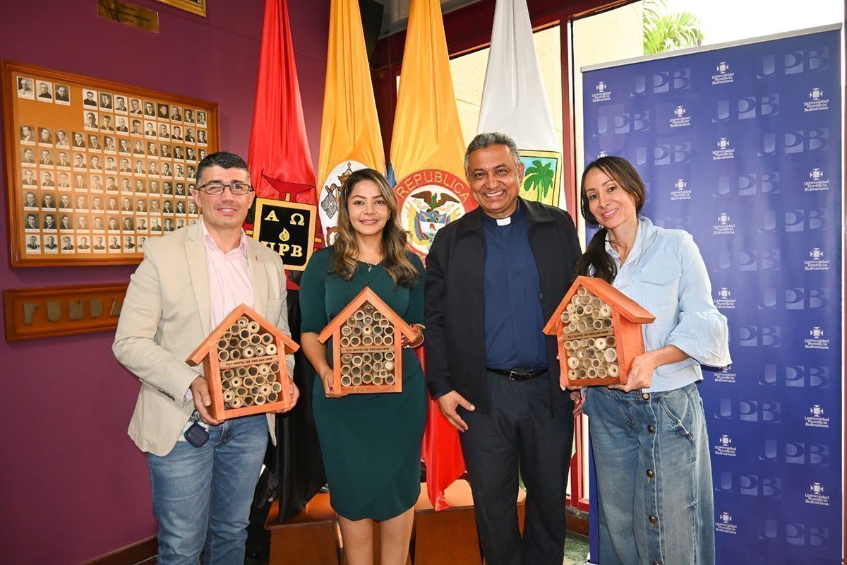 De izq. a derecha: rector UPB, secretaria de Medio Ambiente de Medellín, directora del Área Metropolitana del Valle de Aburrá y secretario de Ambiente y Sostenibilidad de la Antioquia