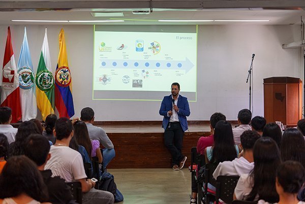 Intervención del docente Edwin Ortega en el Simposio Producción Sostenible y Energías Renovables