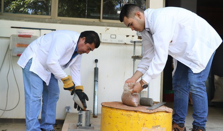 INGENIEROS CIVILES