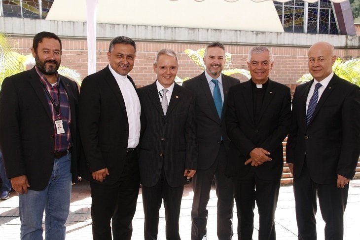 Directivos y Decanos junto al Rector Julio Jairo Ceballos en su tercer periodo.