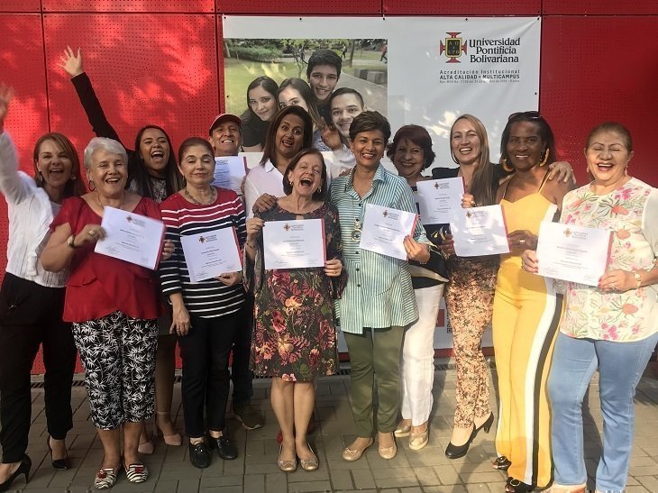 Integrantes de Casa de la Felicidad felices por su certificación