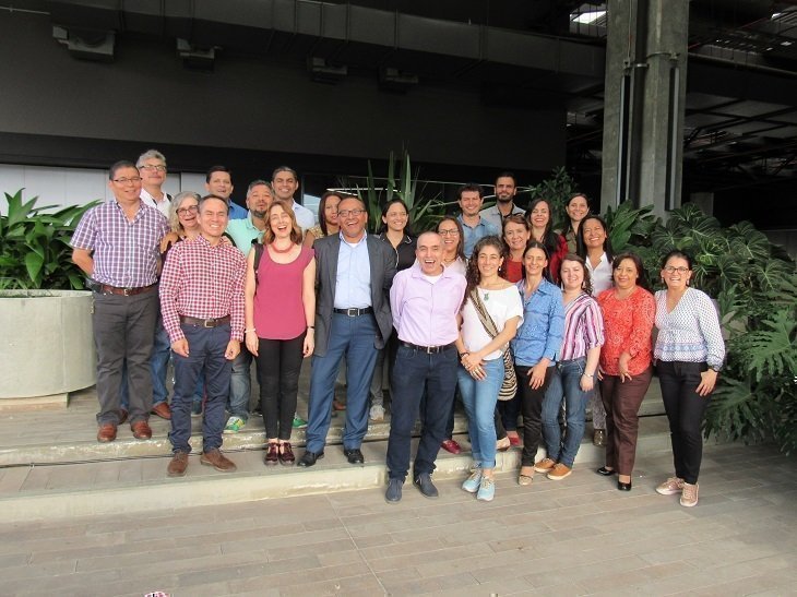 Maestros de la Escuela de Educación y Pedagogía de la UPB con Juan Guillermo Pérez.