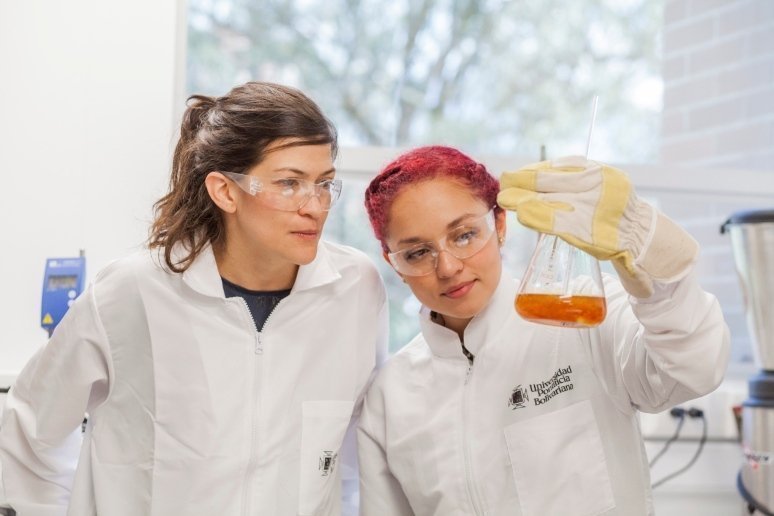 Investigadores en el laboratorio 