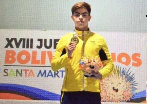 Isaac Vélez, estudiante de Negocios Internacionales y medallista de oro en Poomsae