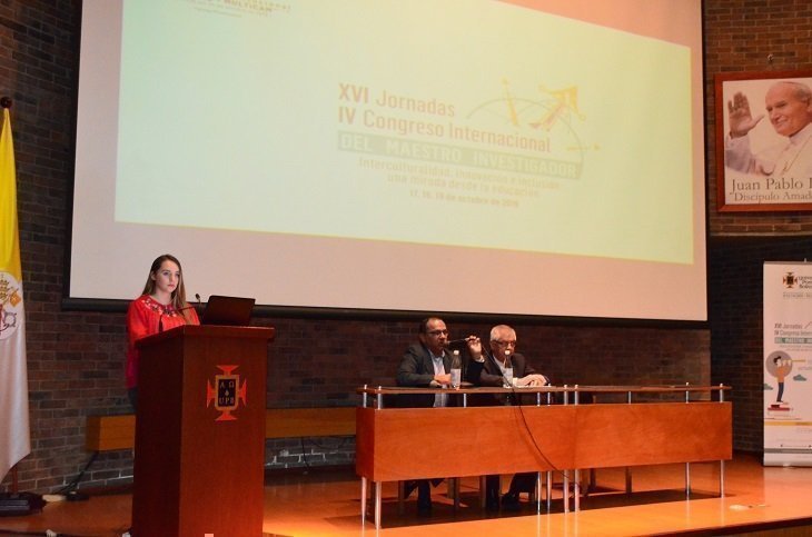 Decano Guillermo Echeverri abriendo las Jornadas y el Congreso de Maestro Investigador