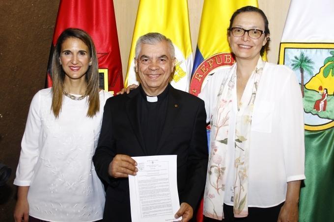 ministra en entrevista con upb