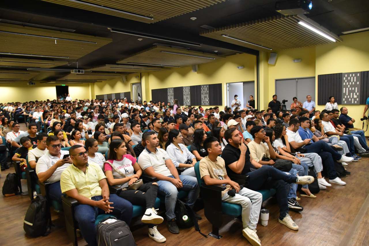 Estudiantes de la Escuela de Ingenierías y Arquitectura