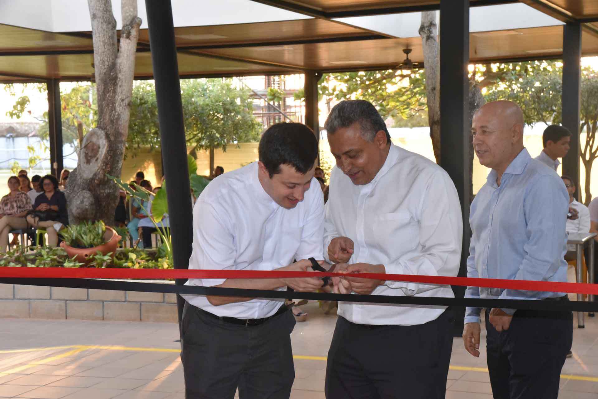 Corte de cinta del Rector General UPB, Pbro. Diego Marulanda Díaz y rector de la Seccional UPB Montería, Pbro. Juan Camilo Restrepo Tamayo