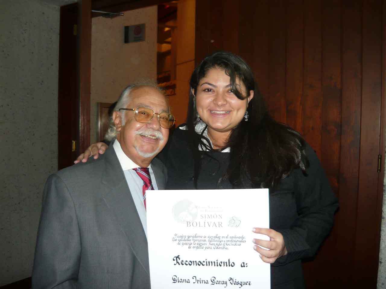 De izquierda a derecha, Carlos Muñoz y la periodista Giana Garay