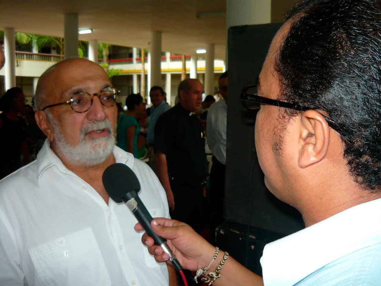 Juan Gossaín en entrevista con el periodista Marío Sánchez Arteaga