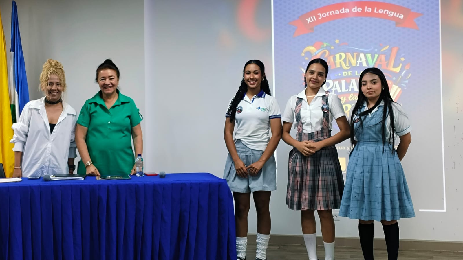 De izquierda a derecha, jurados del concurso; Valeria Vélez Gutiérrez, Alejandra Henao Orozco y Mara José Páez Vergara