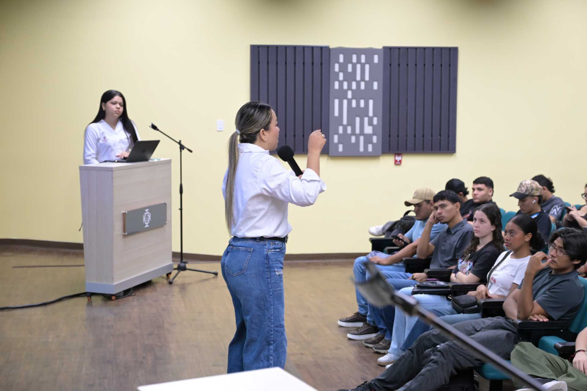 Charla en el marco de la Feria Laboral