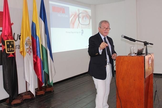El doctor Remberto Burgos invitó a cambiar el círculo vicioso de la corrupción por el circuito virtuoso de la rectitud que son familia y educación
