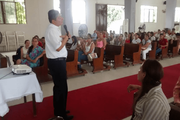 Rector dictó conferencia a estudiantes de Sahagún