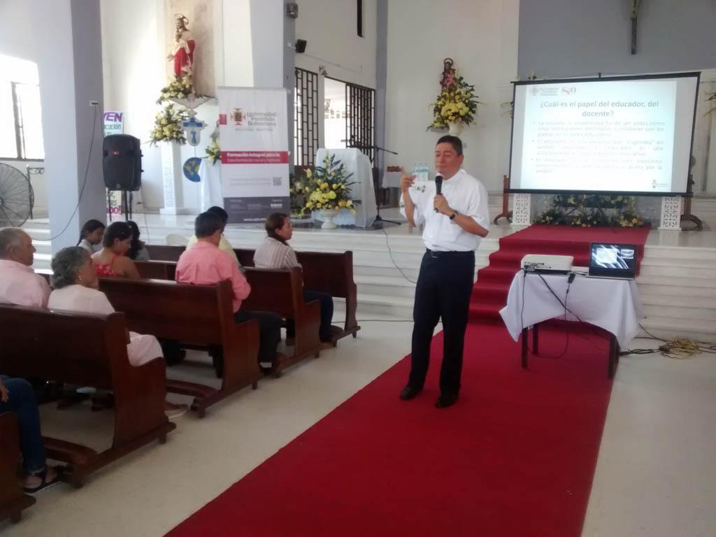 Rector dictó conferencia a estudiantes de Sahagún