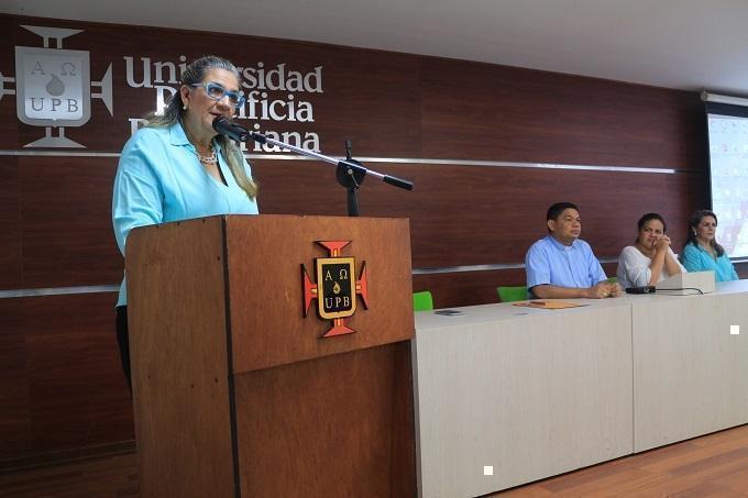 Saide Barguil Chamat felicita a las participantes del curso y agradece a la UPB