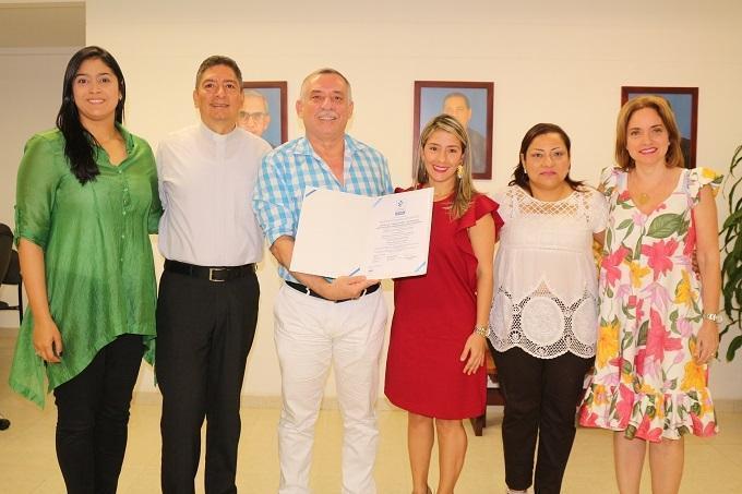 Carmen Diz, directora de la Facultad de Derecho; Jorge Bedoya, rector; Jairo Lora, Decano de la Escuela de Derecho; Natalia Zuluaga, coordinadora del Centro Conciliación, Ángela Villamil, directora del Consultorio Jurídico y Ayda Caballero, docente y abog