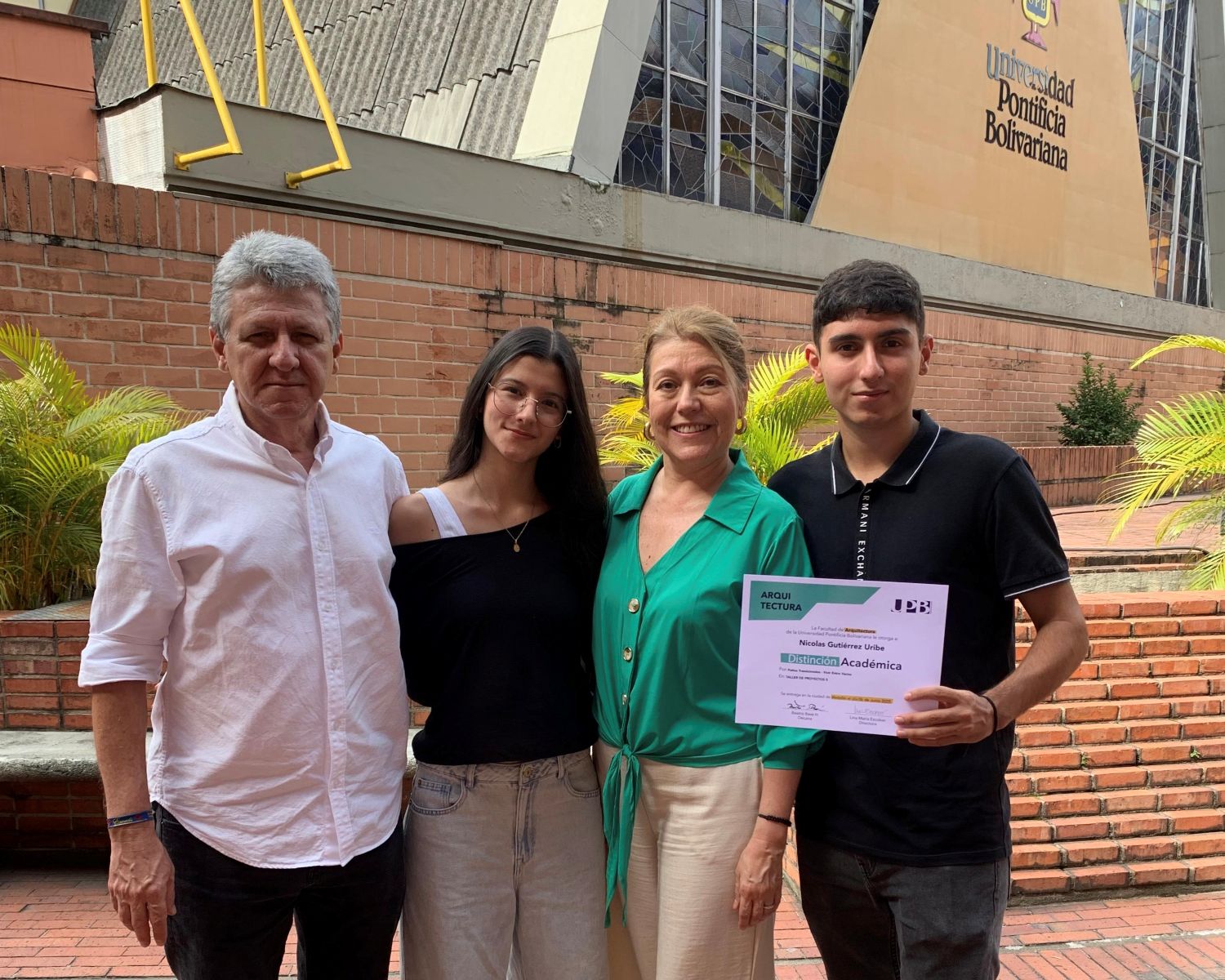 beneficiario fundacion upb y familia