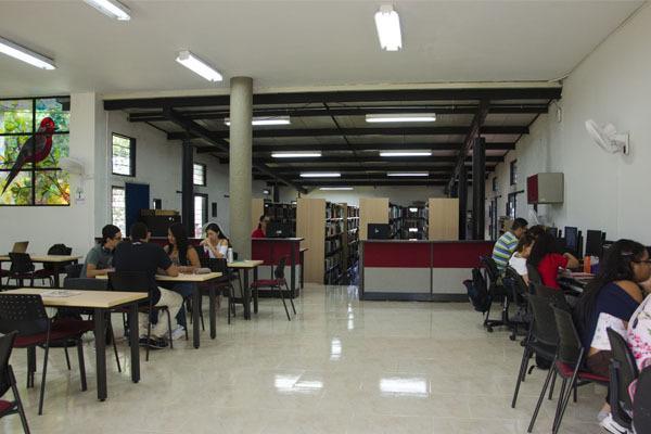 Espacio renovado Biblioteca 