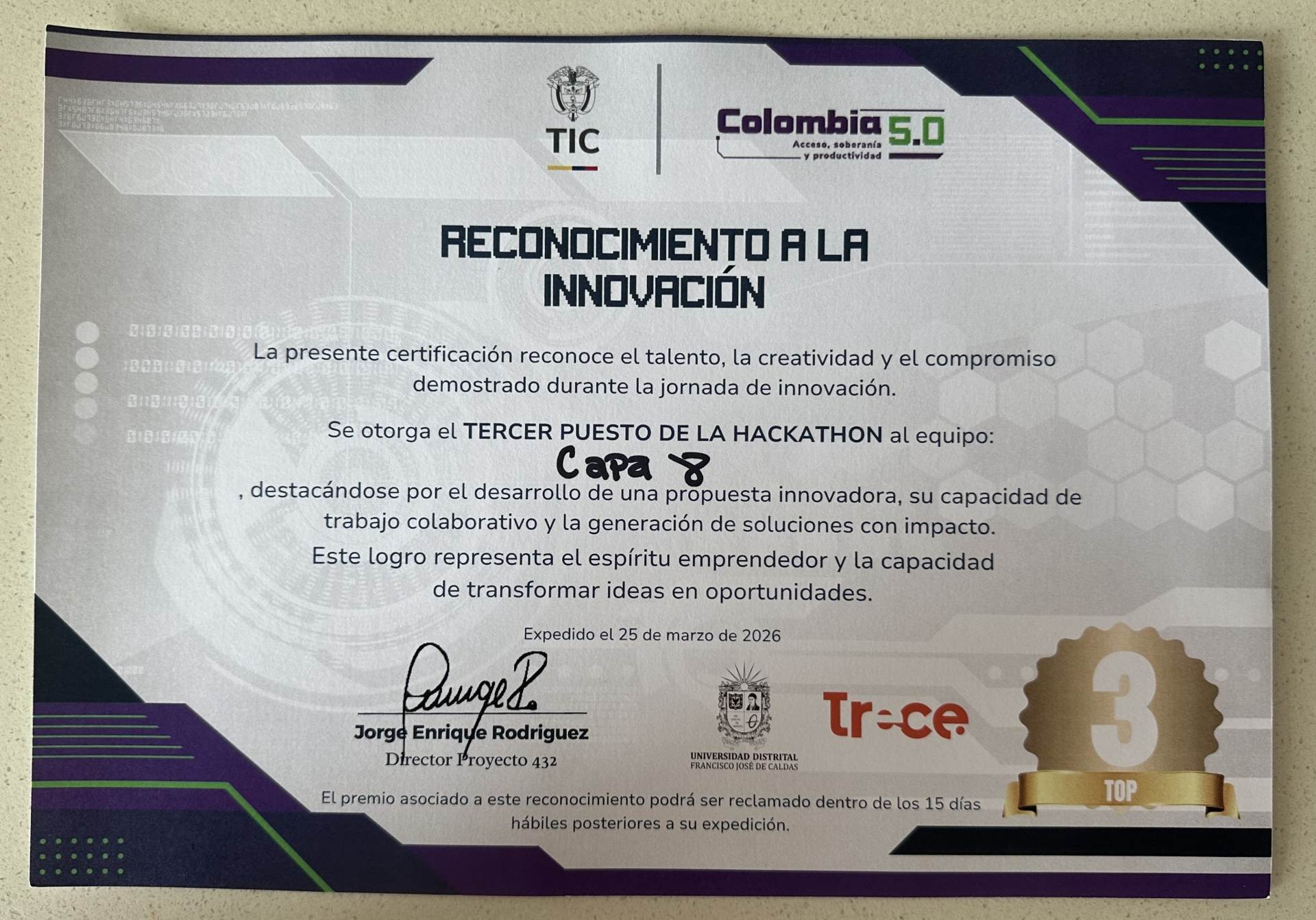 Diploma que certifica el tercer puesto ganado por los estudiantes