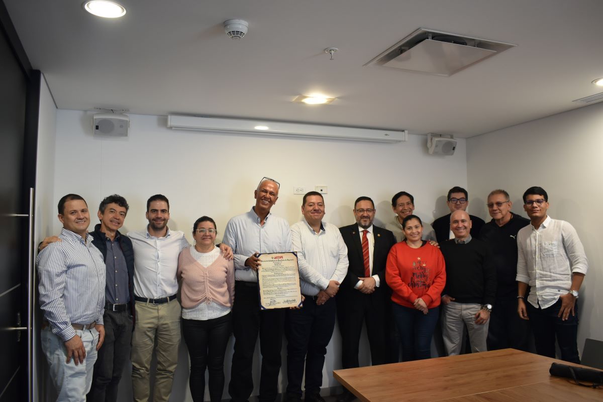 Foto grupal ingenieros upb a