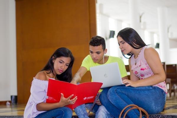 Becas, estudiantes, UPB Montería, estímulos.