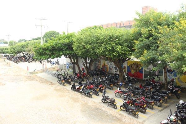 Parqueadero de motos y bicicletas UPB Montería. 