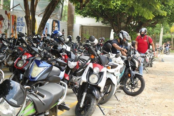 Parqueadero de motos y bicicletas de la UPB Montería.