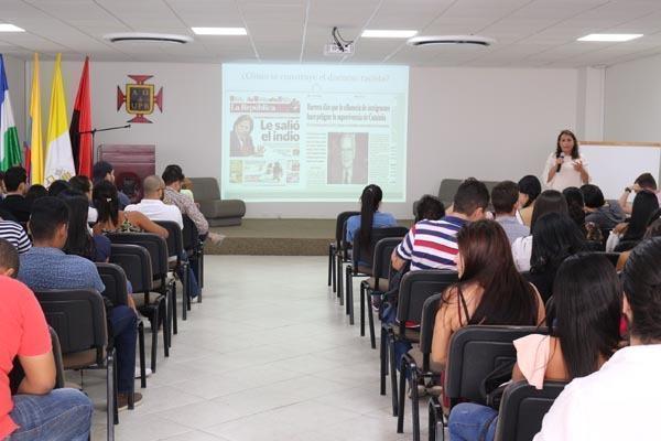 En el Conversatorio "Cultura y Comunicación, discurso y racismo en América Latina" los asistentes tuvieron la oportunidad de desarrollar su pensamiento crítico y compartir sus reflexiones sobre la realidad nacional.