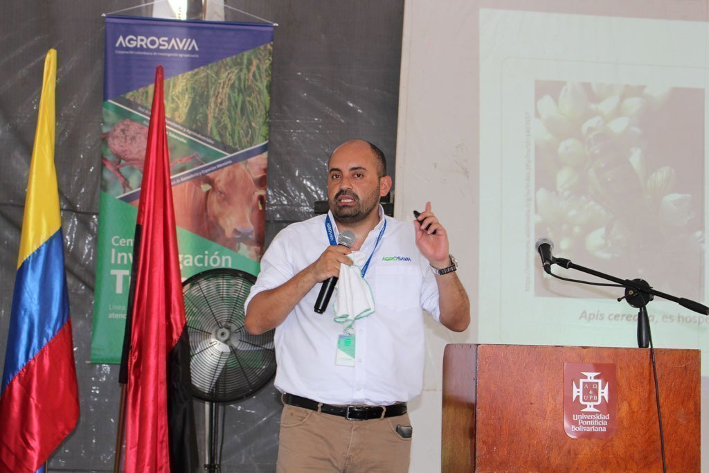 William Orlando Burgos Paz, investigador. Es invitado de Agrosavia. Su conferencia fue Nuevos conceptos sobre bienestar animal, mejoramiento genético, reproducción, y sanidad en la especie apícola.