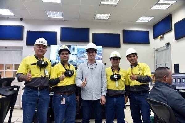 El rector de UPB Montería, Juan Camilo Restrepo Tamayo, visitó la compañía Cerro Matoso