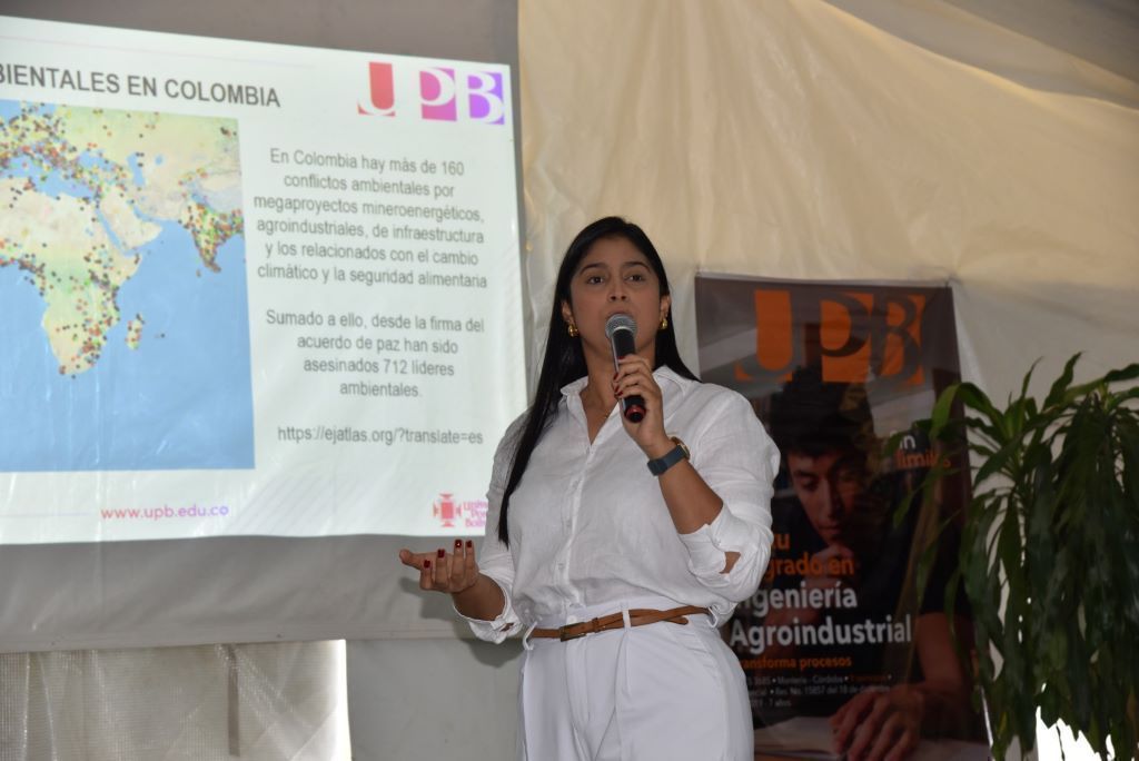 Carpa Académica de la Universidad Pontificia Bolivariana en la Feria de la Ganadería