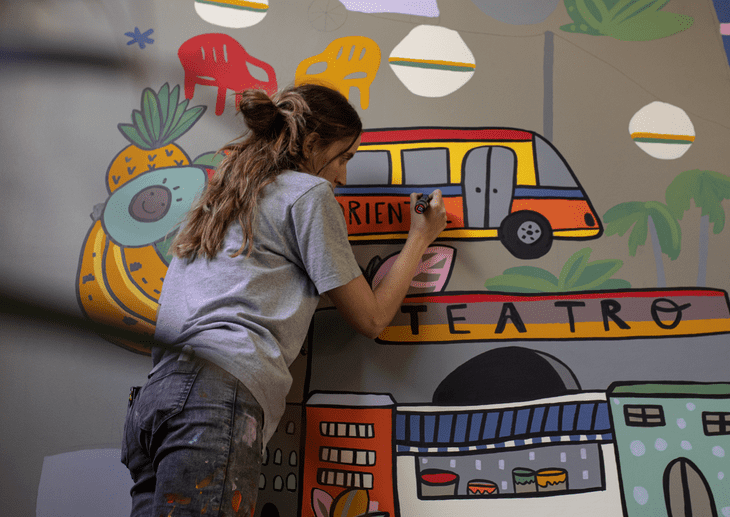 Maria Toro y el mural del Café Peso