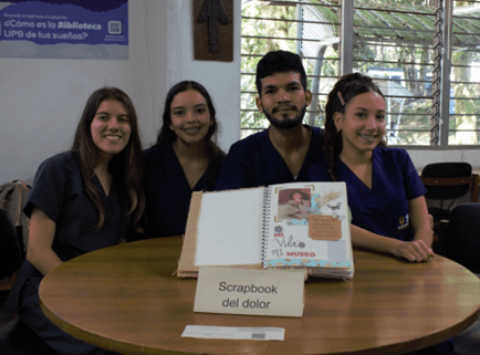 Estudiantes de medicina en exposición