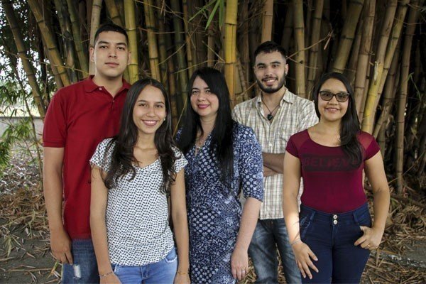 Estudiantes que obtuvieron las Becas de Honor