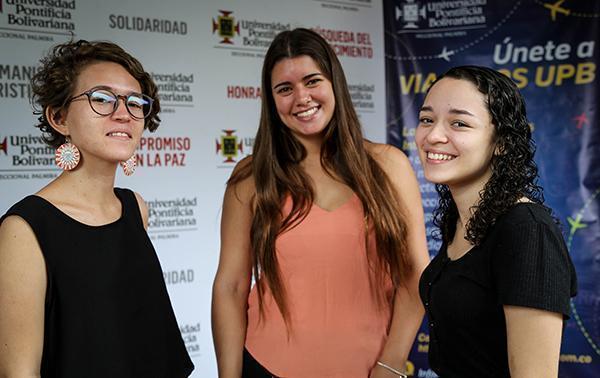 De izquierda a derecha, Poliana Gonzaga de Oliveira, María Soledad Gili , Giovanna Geraldinne Portela de Sousa