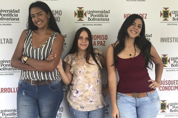 Estudiantes salientes de UPB: Daniela Molina Fernández, Natalia Osorio Mendivelso y Laura Melissa Romero Domínguez 