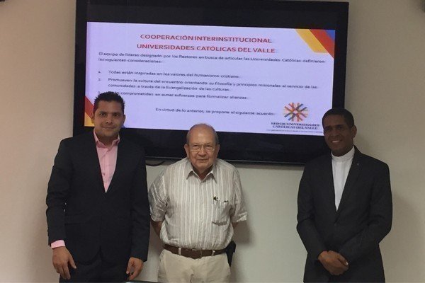 De izquierda a derecha: Pbro Orlando de Jesús Hernández Cardona, Rector Uniminuto; Pbro. Carlos Alonso López Antolinez, Rector Unicatólica y el Pbro. Raúl Jordán Balanta, Rector Universidad Pontificia Bolivariana Seccional Palmira.