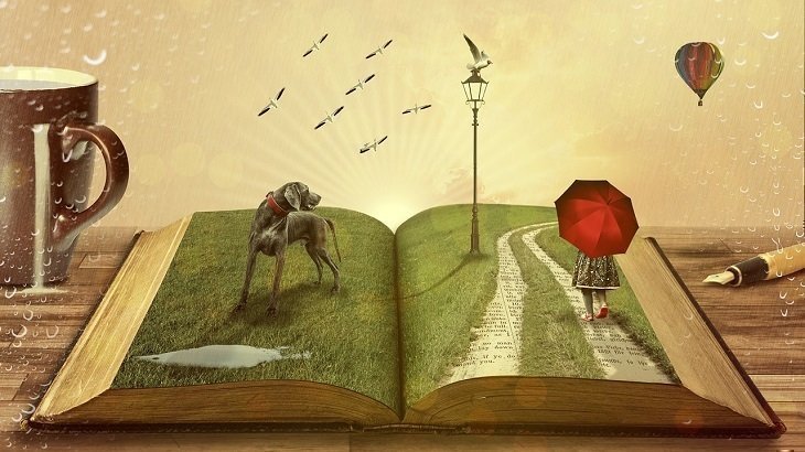 Libro abierto y sus hojas están forrados en césped; en una página, un pero y en la otra, un camino y una niña caminando con un paraguas. además, a un lado se encuentra un pocillo; en el otro, una pluma y en el ambiente hay aves y un globo.