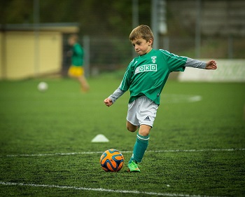 Niño futbolista