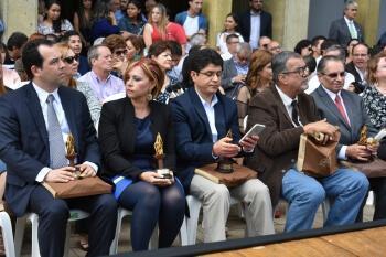 Galardonados sentados